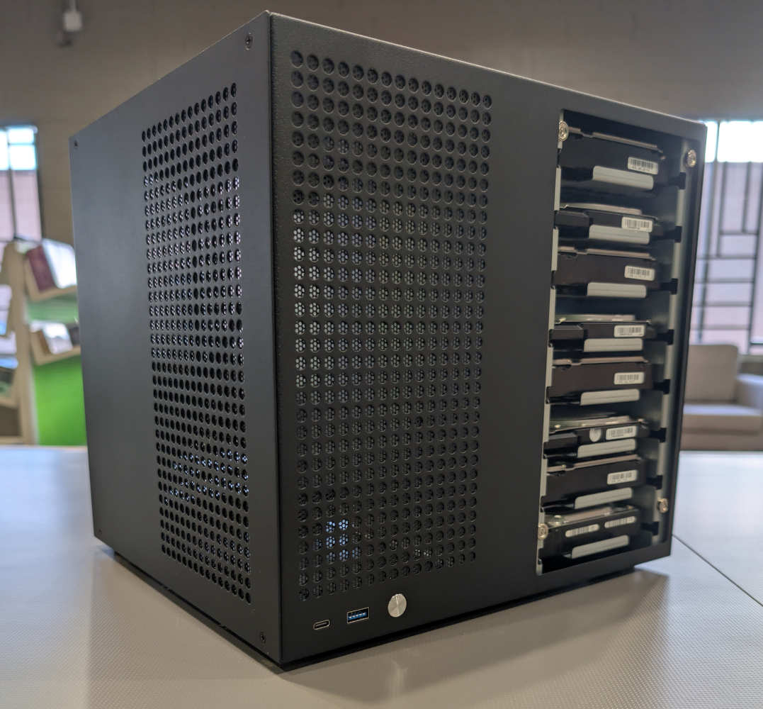 Revo Technologies Delphi 8-Bay NAS Server